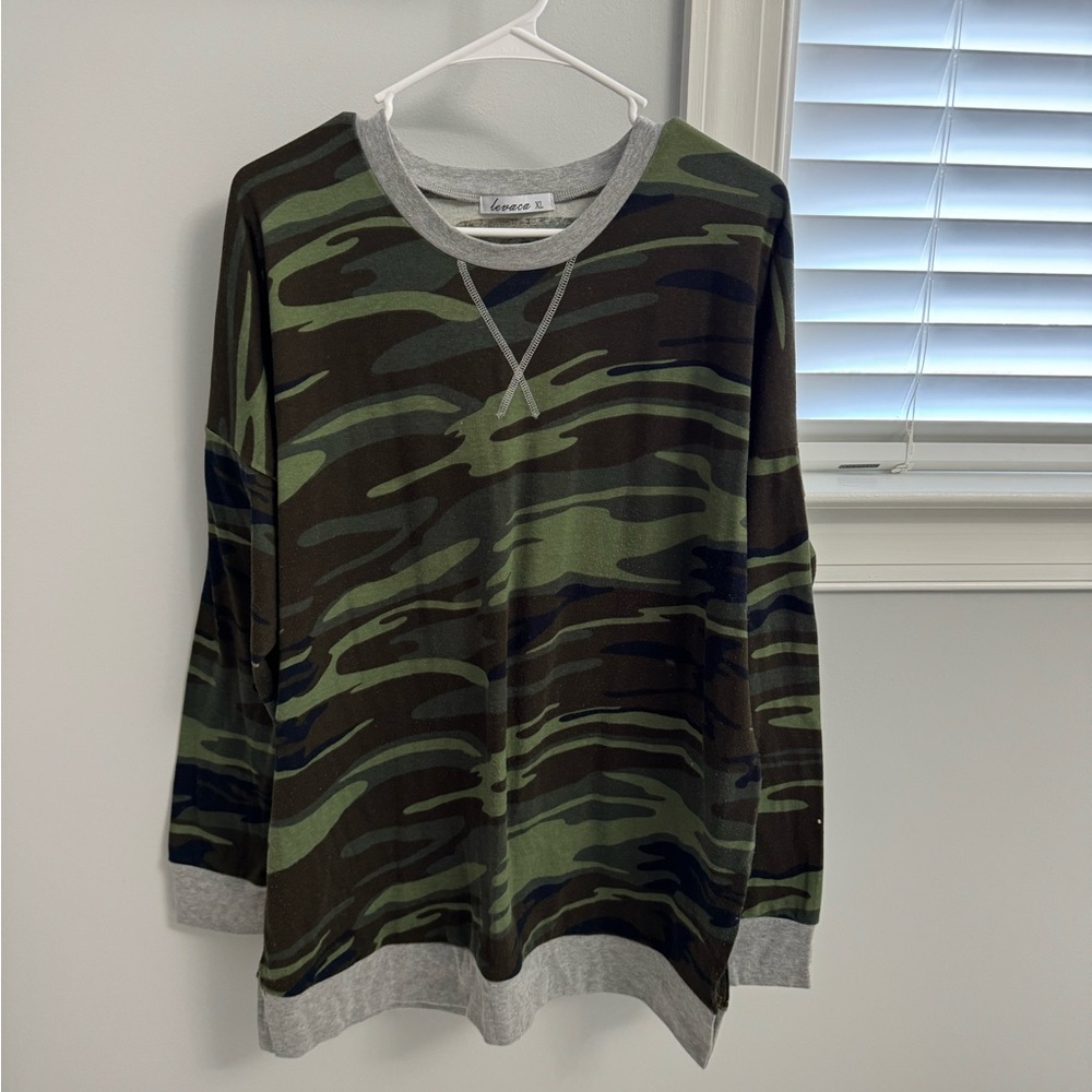 Levaca sweatshirt tunic, XL, camo design.